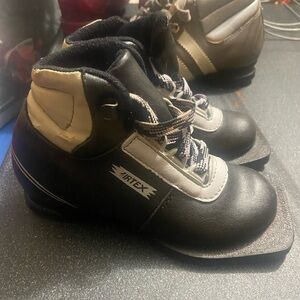 Youth cross country 3 pin ski boots